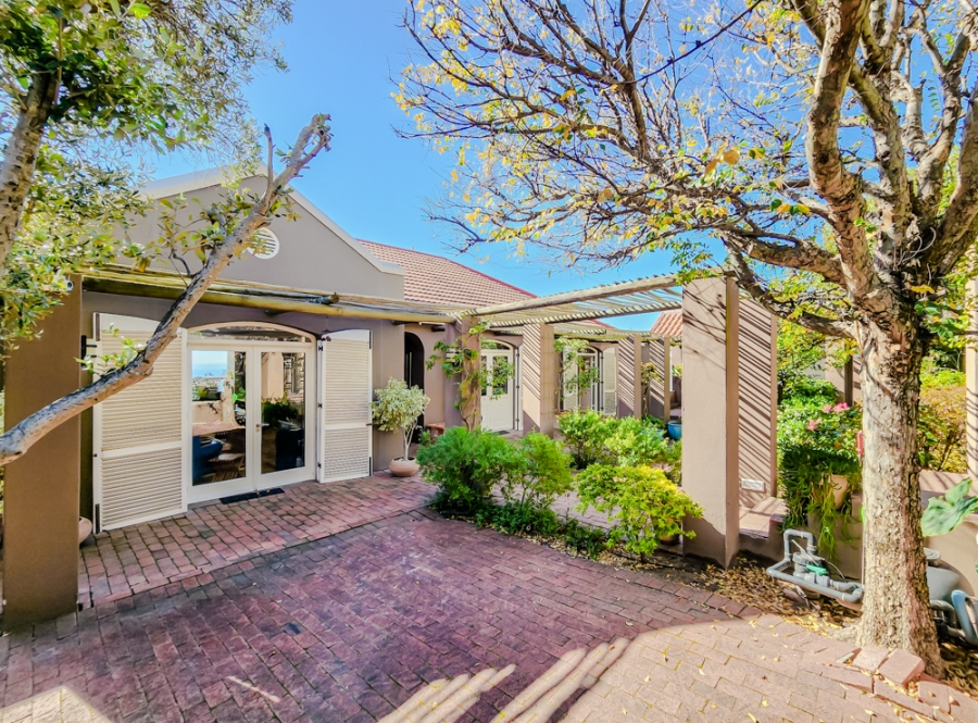 4 Bedroom Property for Sale in Oranjezicht Western Cape